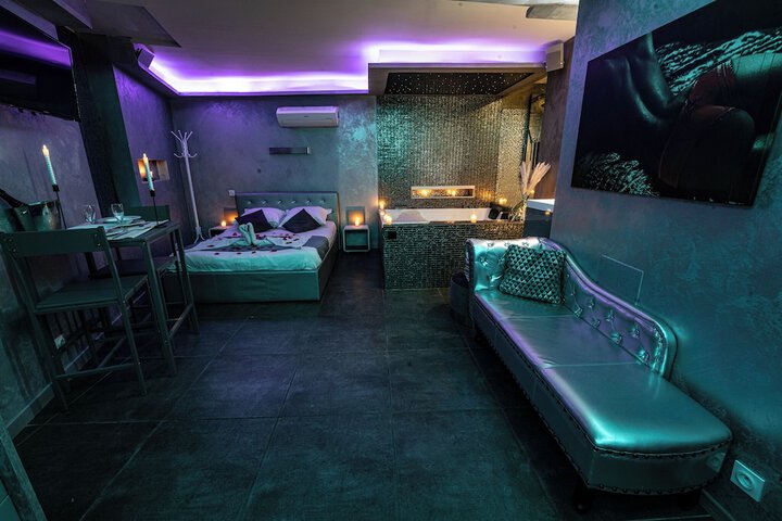 Room 2 of 27
