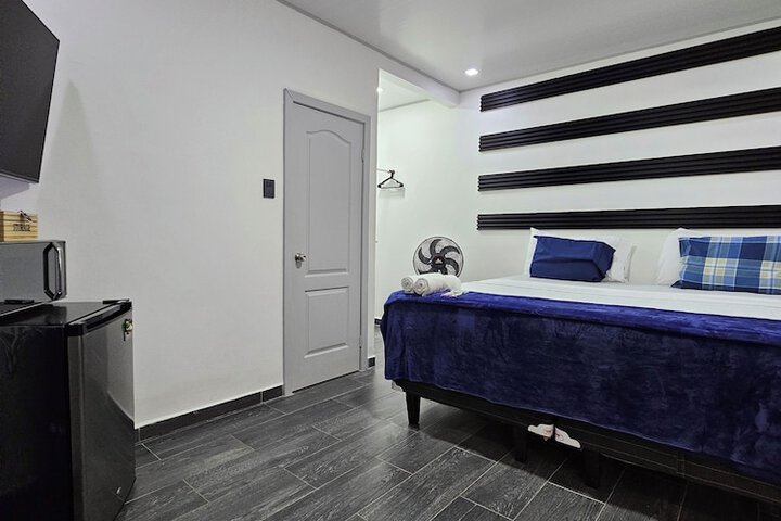 Room 5 of 18
