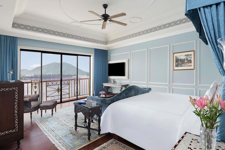 Room 93 of 320