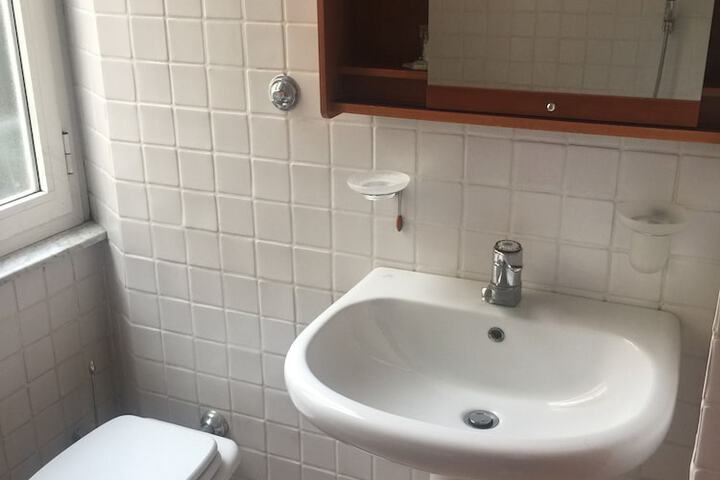 Room 9 of 19