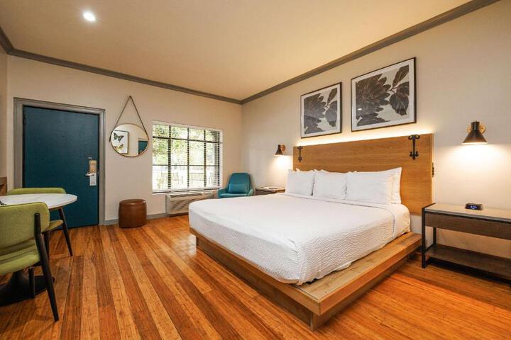 1 King Bed (18 of 20)
