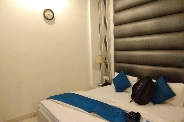 Room 9 of 48