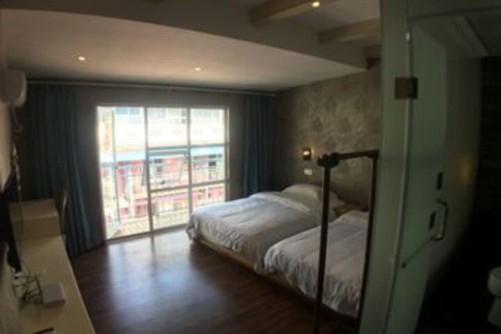 Room 14 of 30