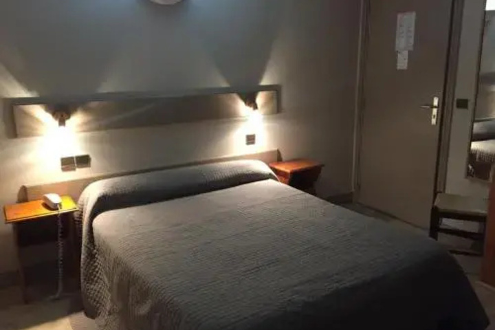 Room 11 of 17