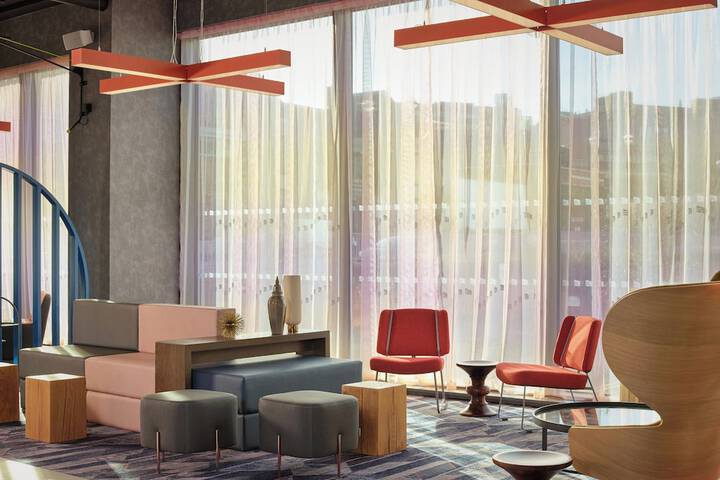 Lobby lounge
