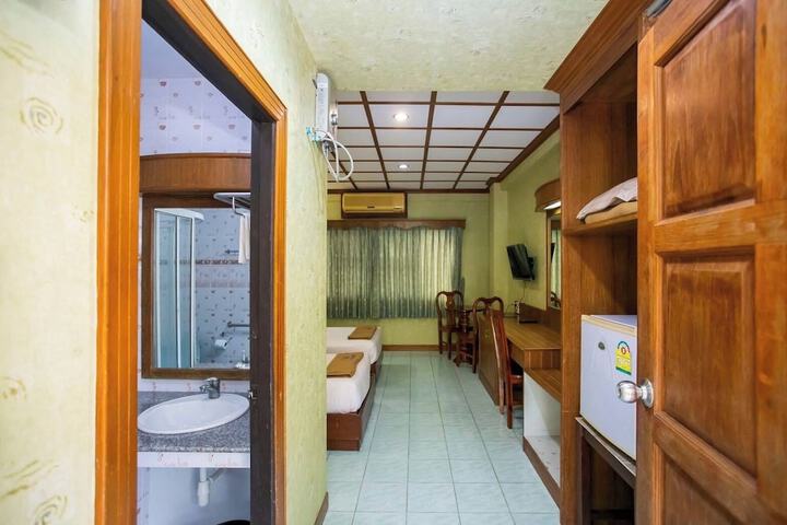 Room 9 of 18