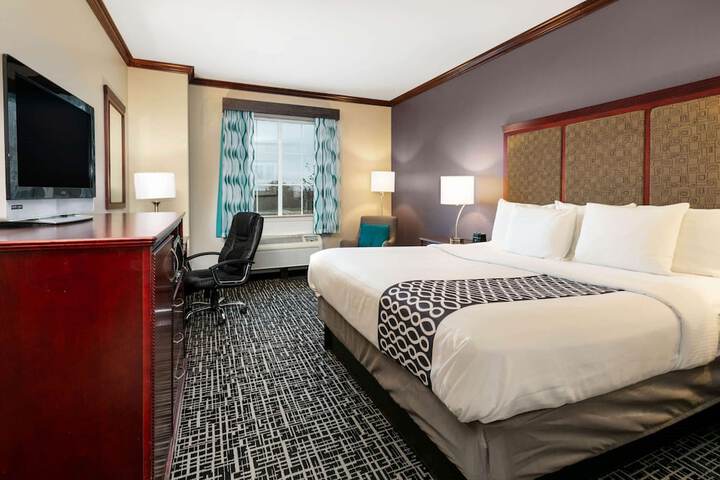 1 King Bed Mobility Accessible (1 of 14)