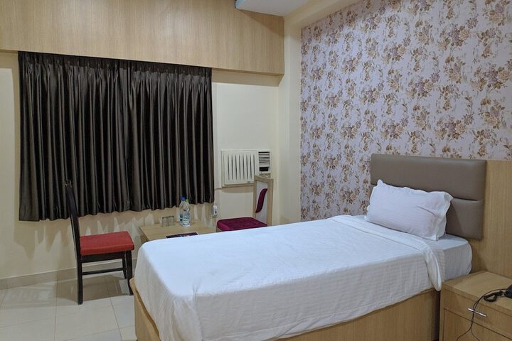 Room 4 of 19
