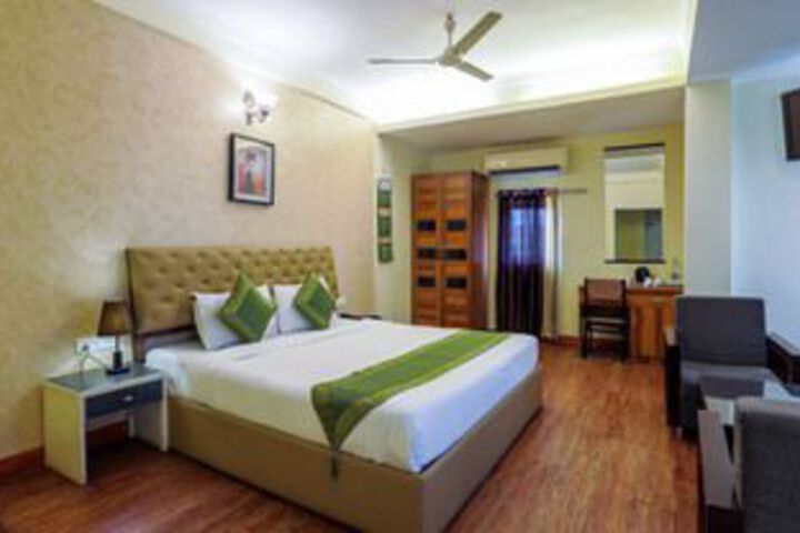 Room 20 of 33