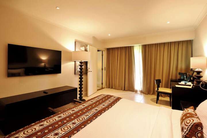 Room 43 of 261