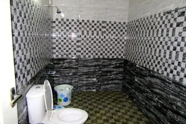 Room 7 of 12