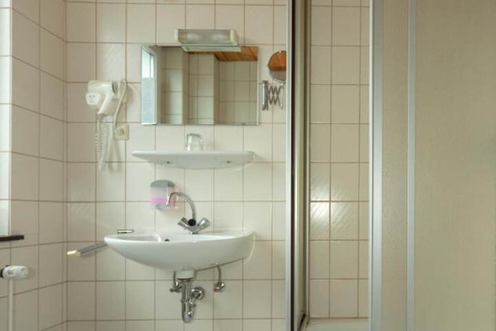 Room 7 of 11