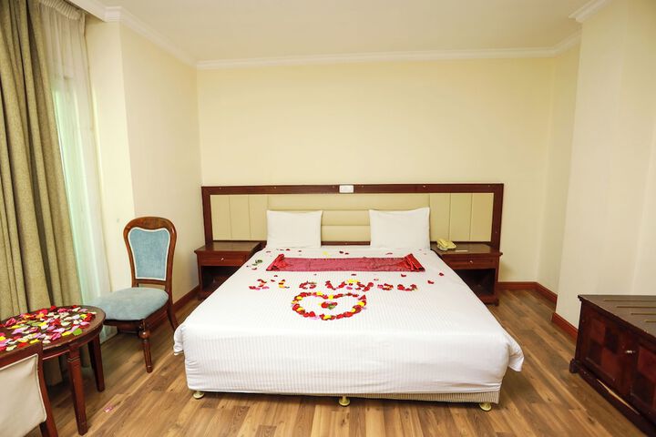 Room 2 of 10