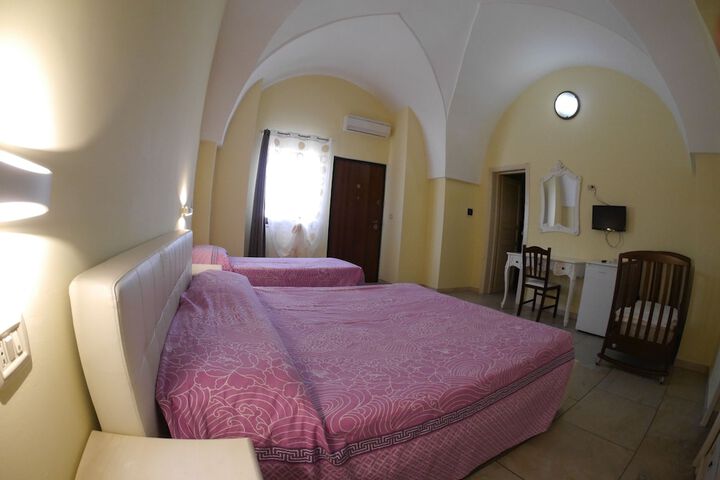 Room 11 of 37
