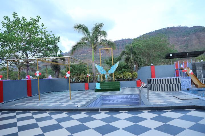 Pool 16 of 40