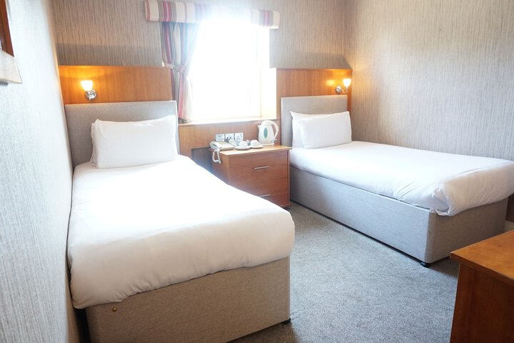 Room 6 of 27