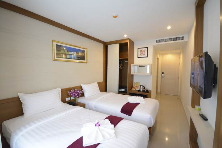 Room 6 of 30