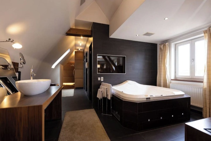 Room 49 of 101