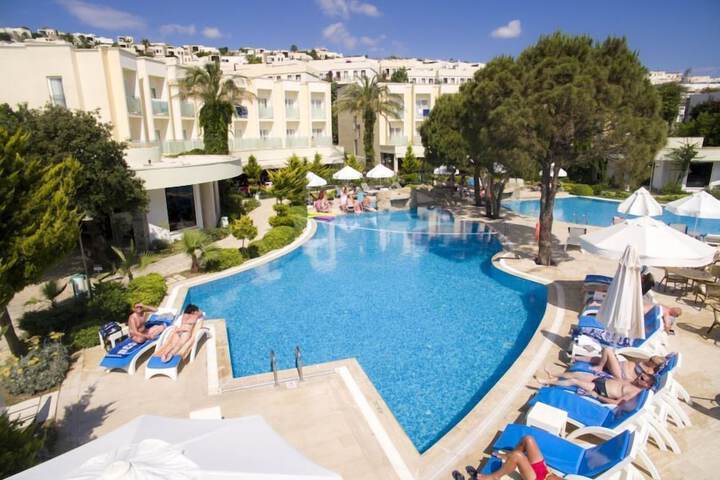 Pools & Facilities