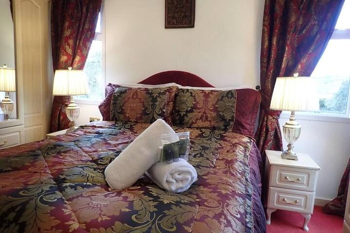 Room 4 of 16