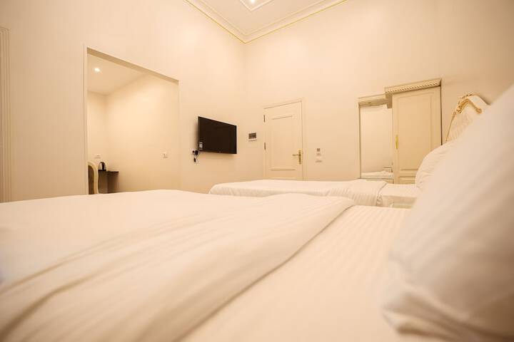 Room 30 of 82