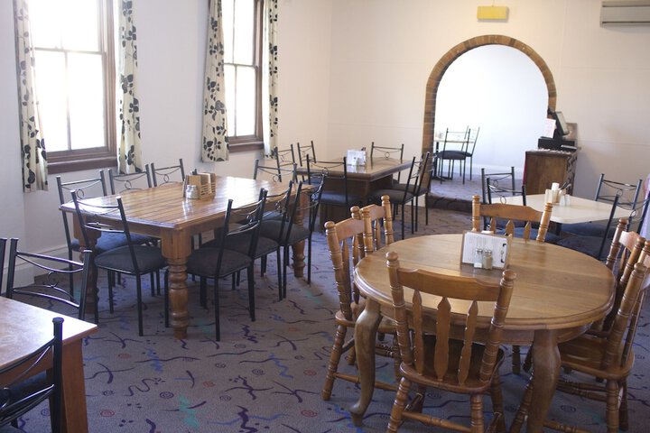 Dining 16 of 29
