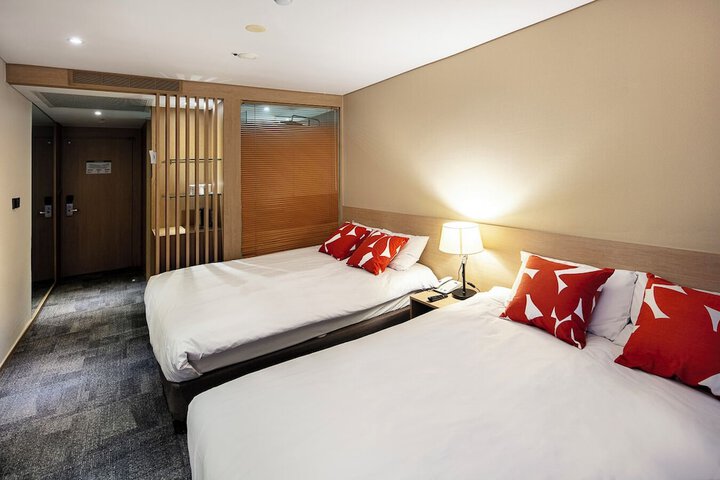 Room 26 of 122