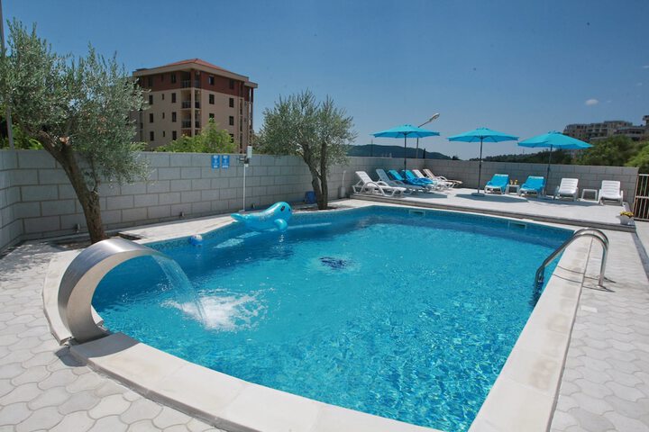 Pool 51 of 65