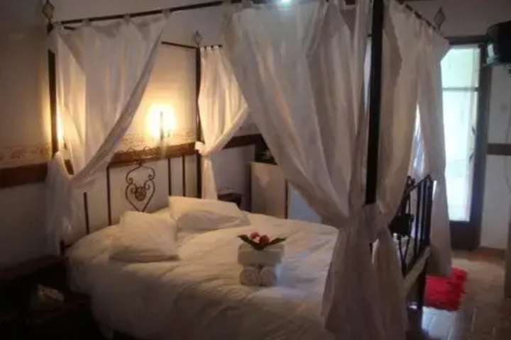 Room 3 of 10