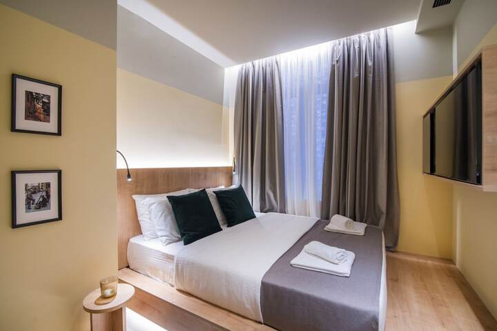 Room 13 of 77