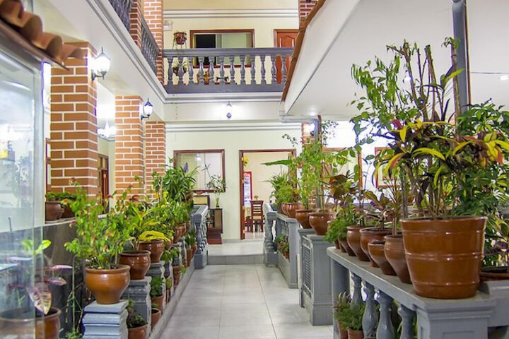 Ballroom/Hall 16 of 21