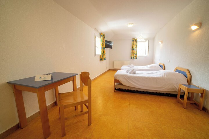 Room 6 of 18