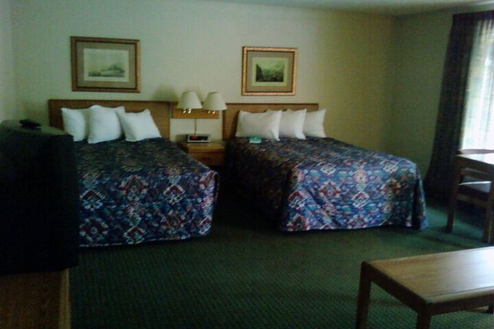 2 Double Beds (7 of 8)