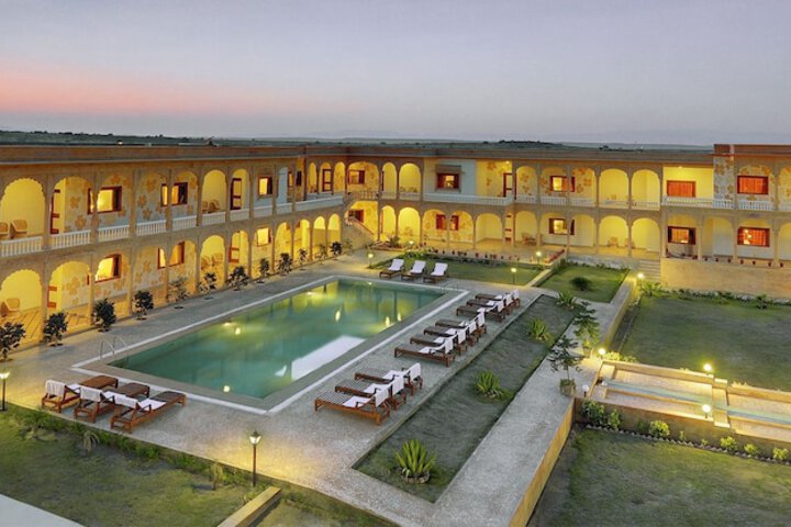 Hotel Pool