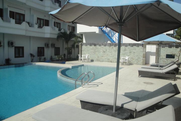 Pools & Facilities