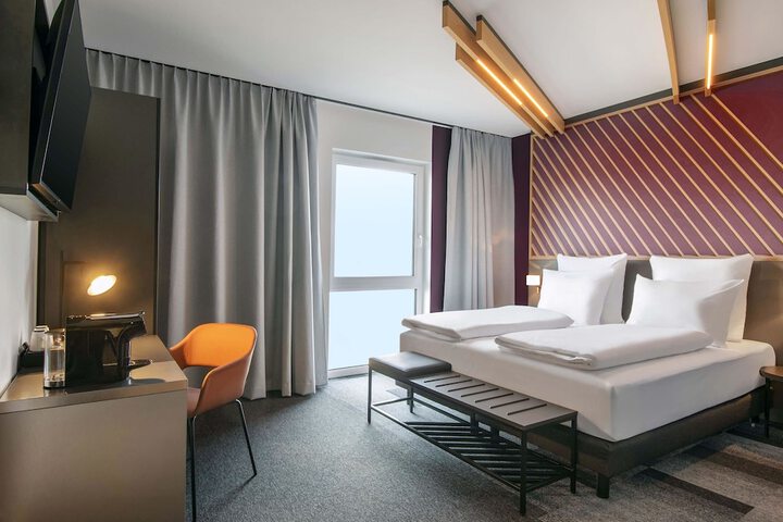 Room 16 of 30