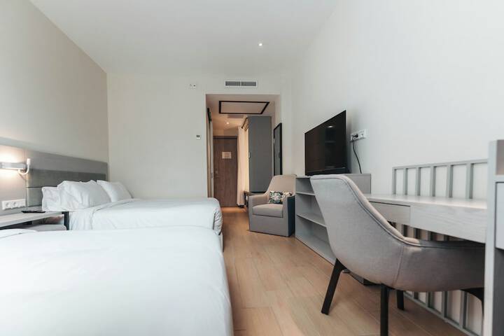 Room 21 of 103