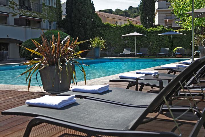 Hotel with Pool