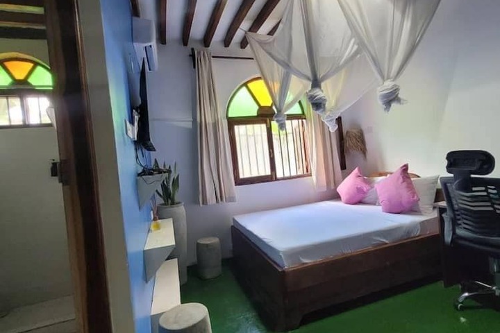 Room 7 of 80