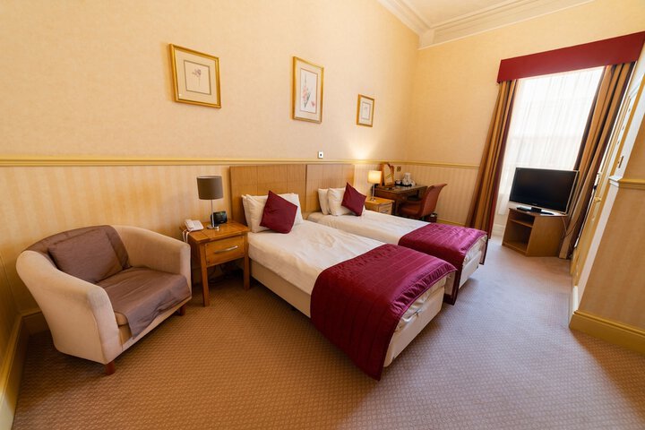 Room 32 of 86