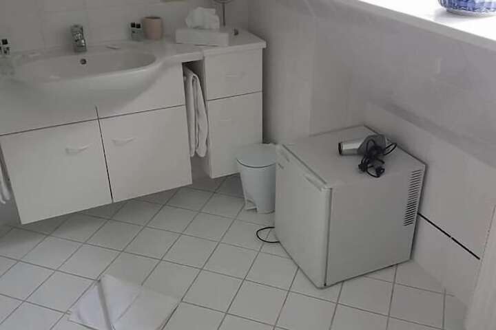 Room 183 of 238