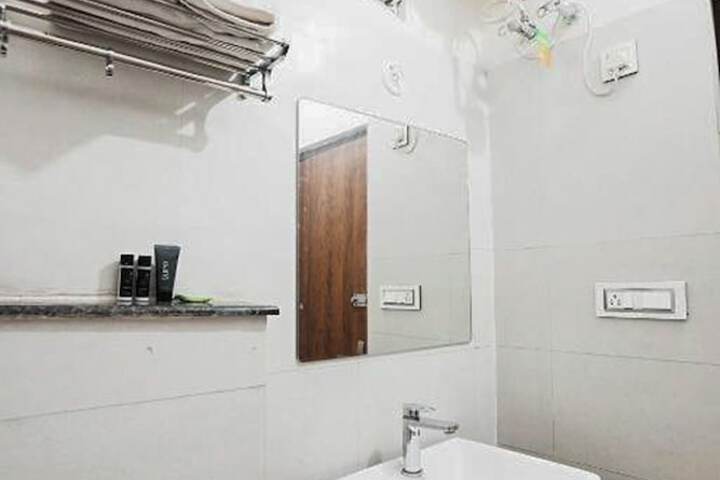 Room 33 of 53