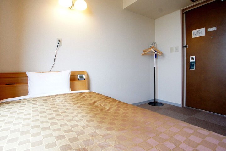 Room 8 of 19