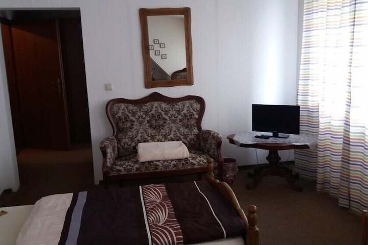 Room 9 of 22