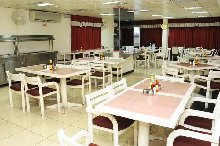 Dining 9 of 9