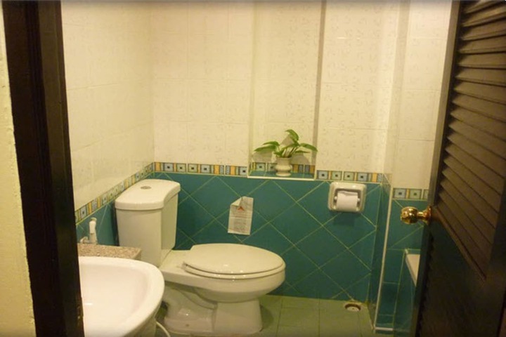 Room 10 of 15