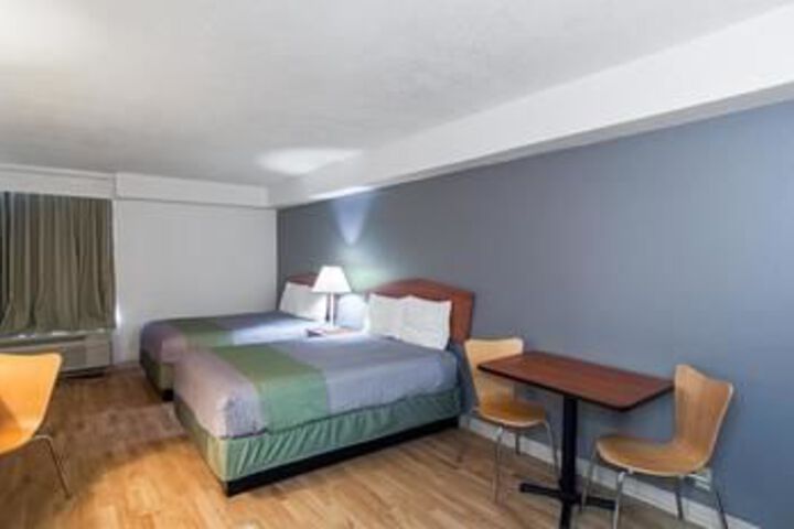 Room 11 of 35