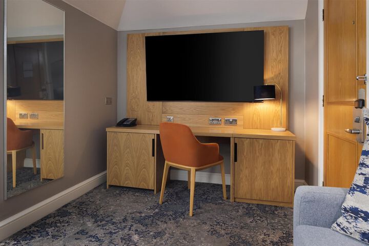 Room 27 of 103