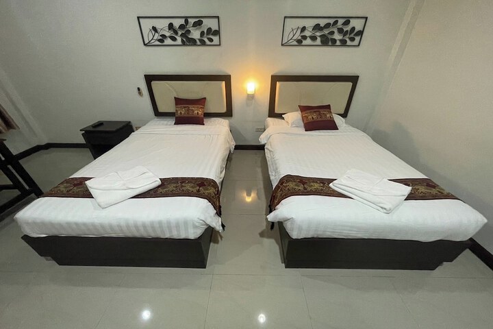 Room 26 of 80