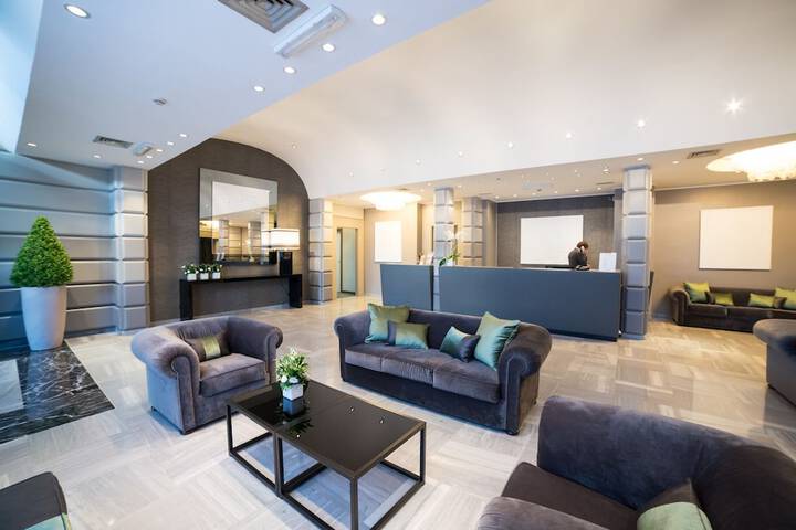 Entrance & Lobby